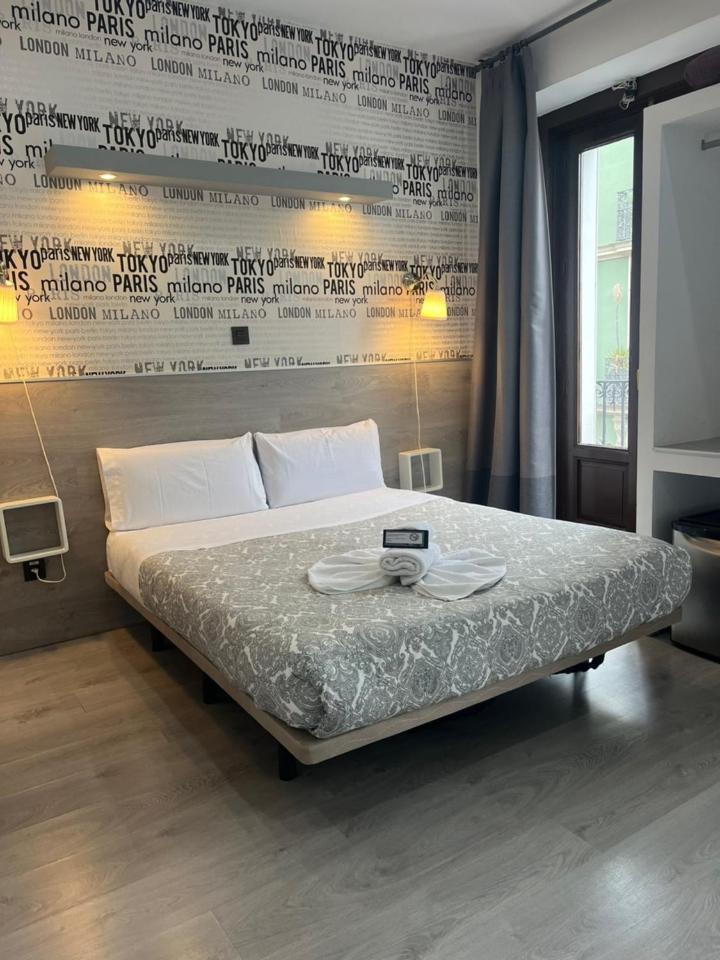 Hostal Abril Madryt Zewnętrze zdjęcie