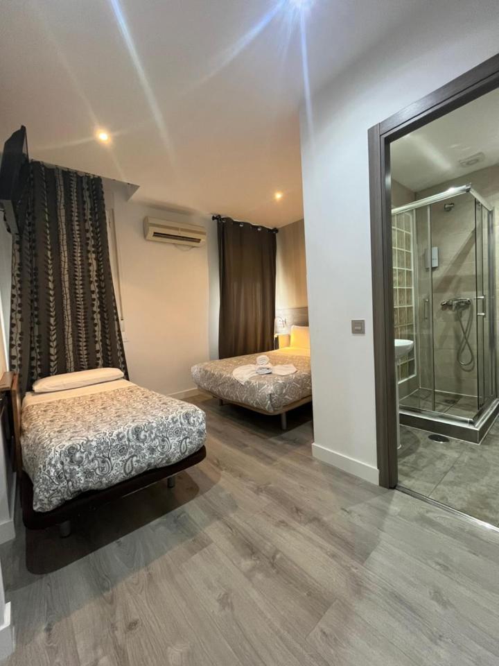 Hostal Abril Madryt Zewnętrze zdjęcie