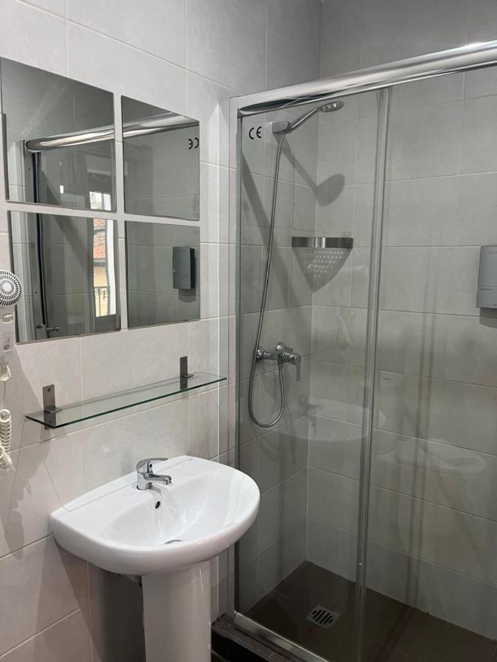 Hostal Abril Madryt Zewnętrze zdjęcie